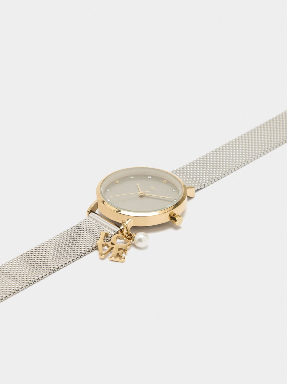 Bicolor watch with metallic mesh and charm