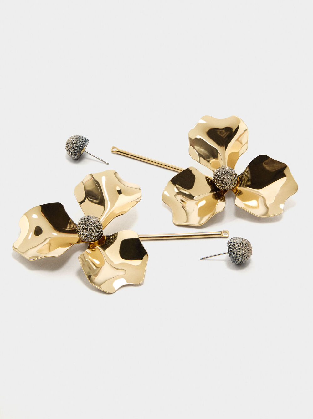 Long earrings with flower