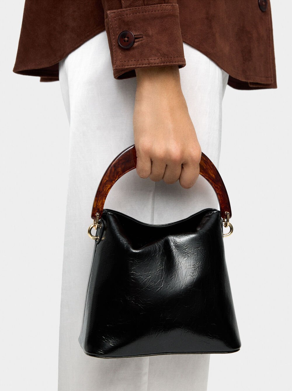 Handbag with tortoiseshell-effect handle