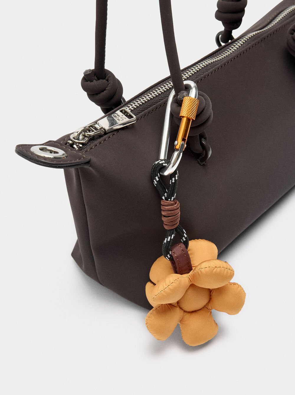 Borsa tote con texture morbida con penduro S