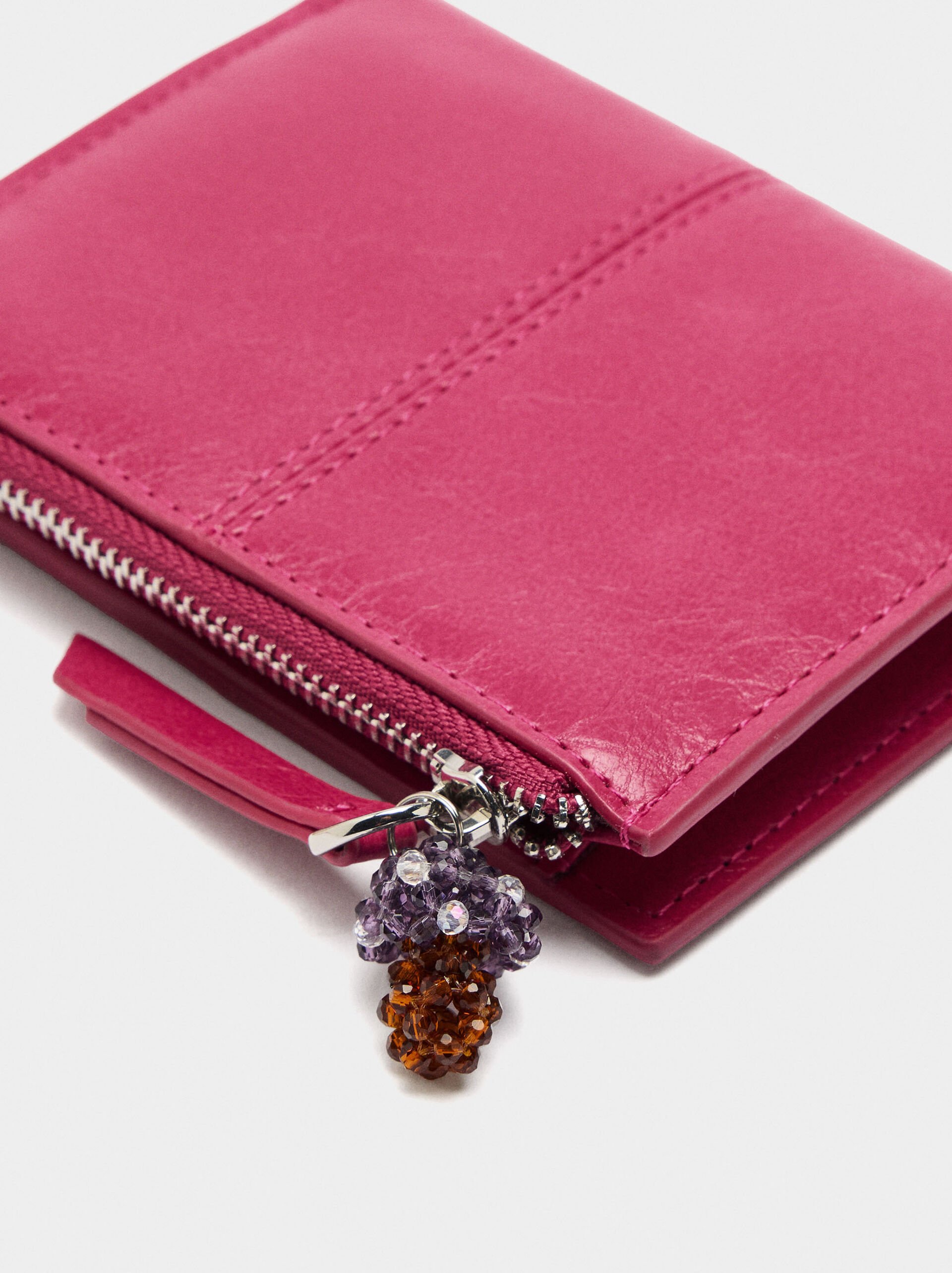 Plain wallet with cracked effect S image number 1.0