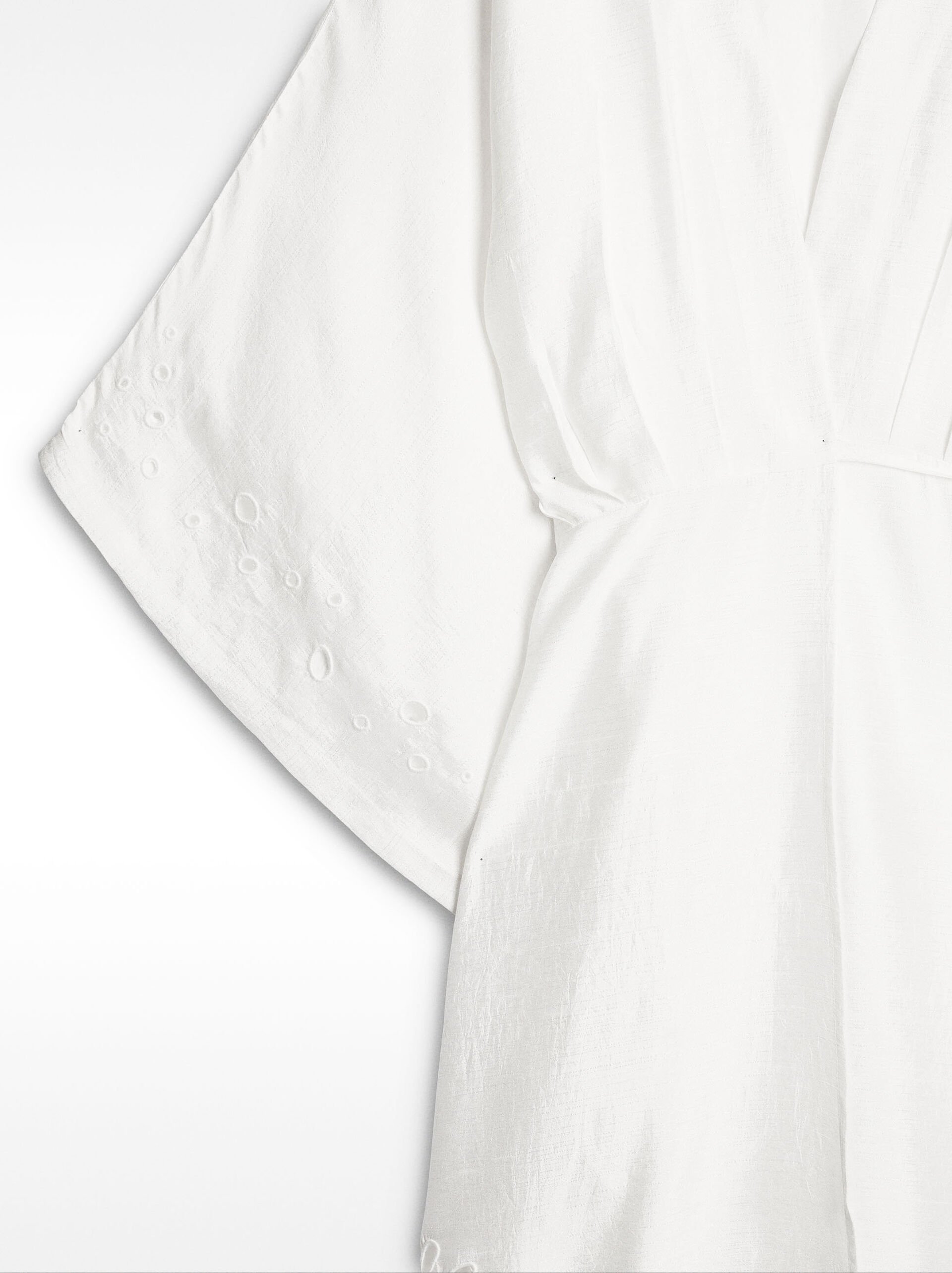 Long kimono with pierced embroidery image number 6.0