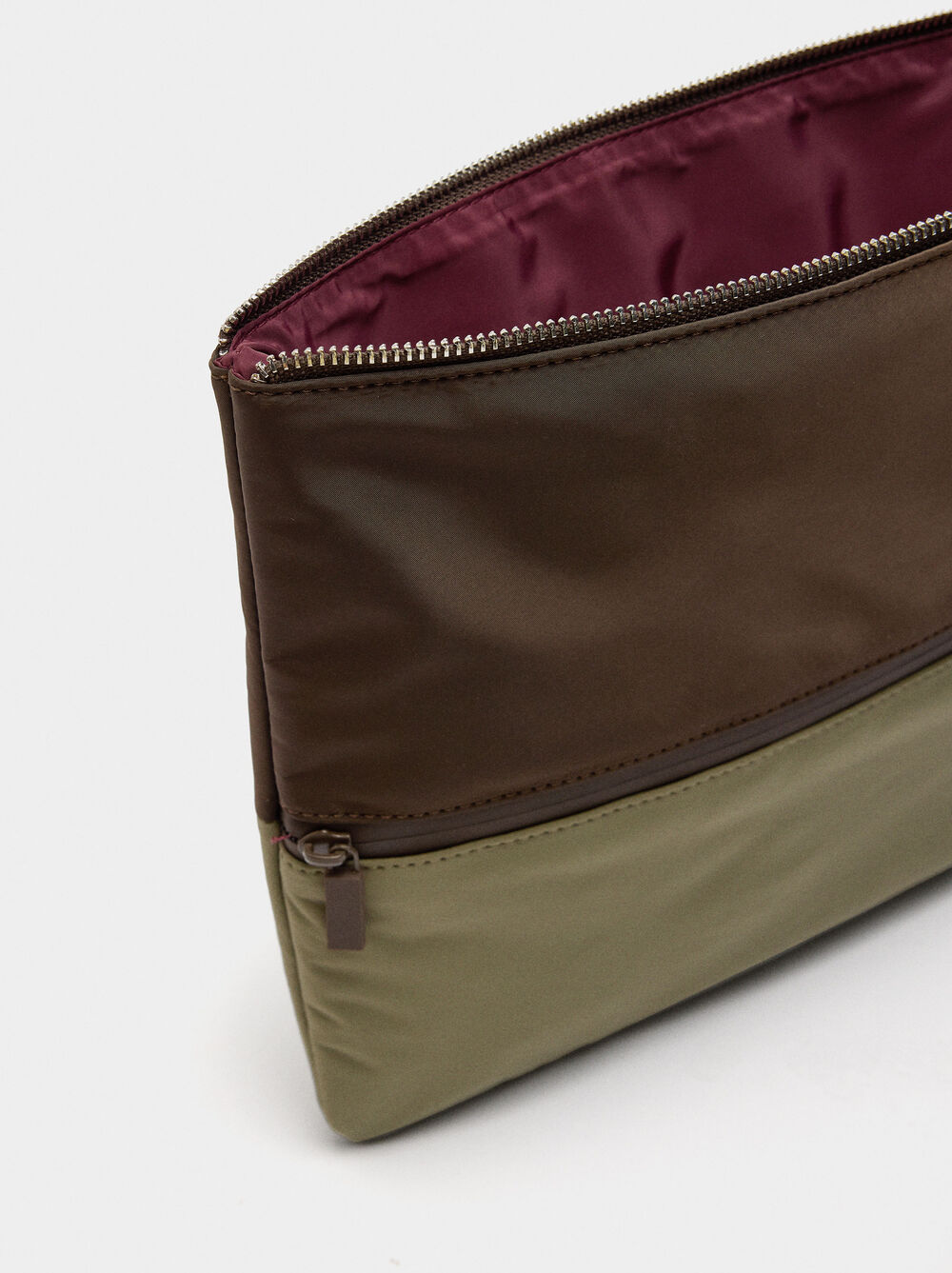 Nylon laptop cover with charm 13"