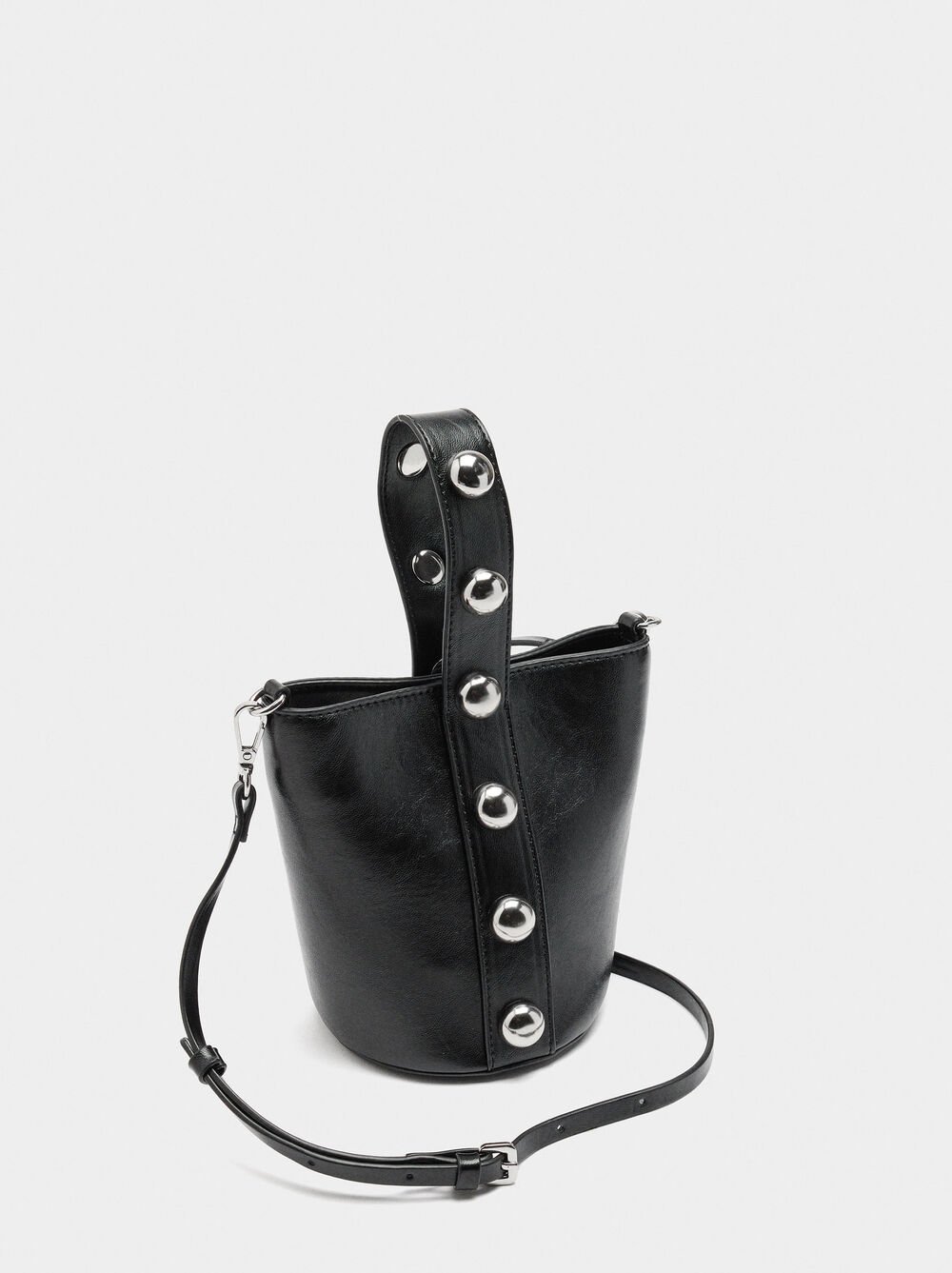 Bucket bag with spheres