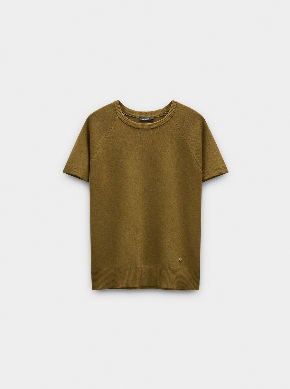 Short-sleeved knit top