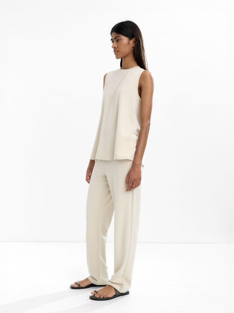Plain top with pleat
