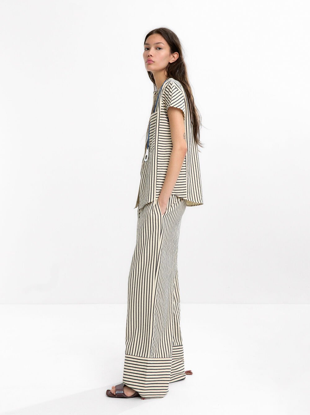 Striped loose-fitting trousers