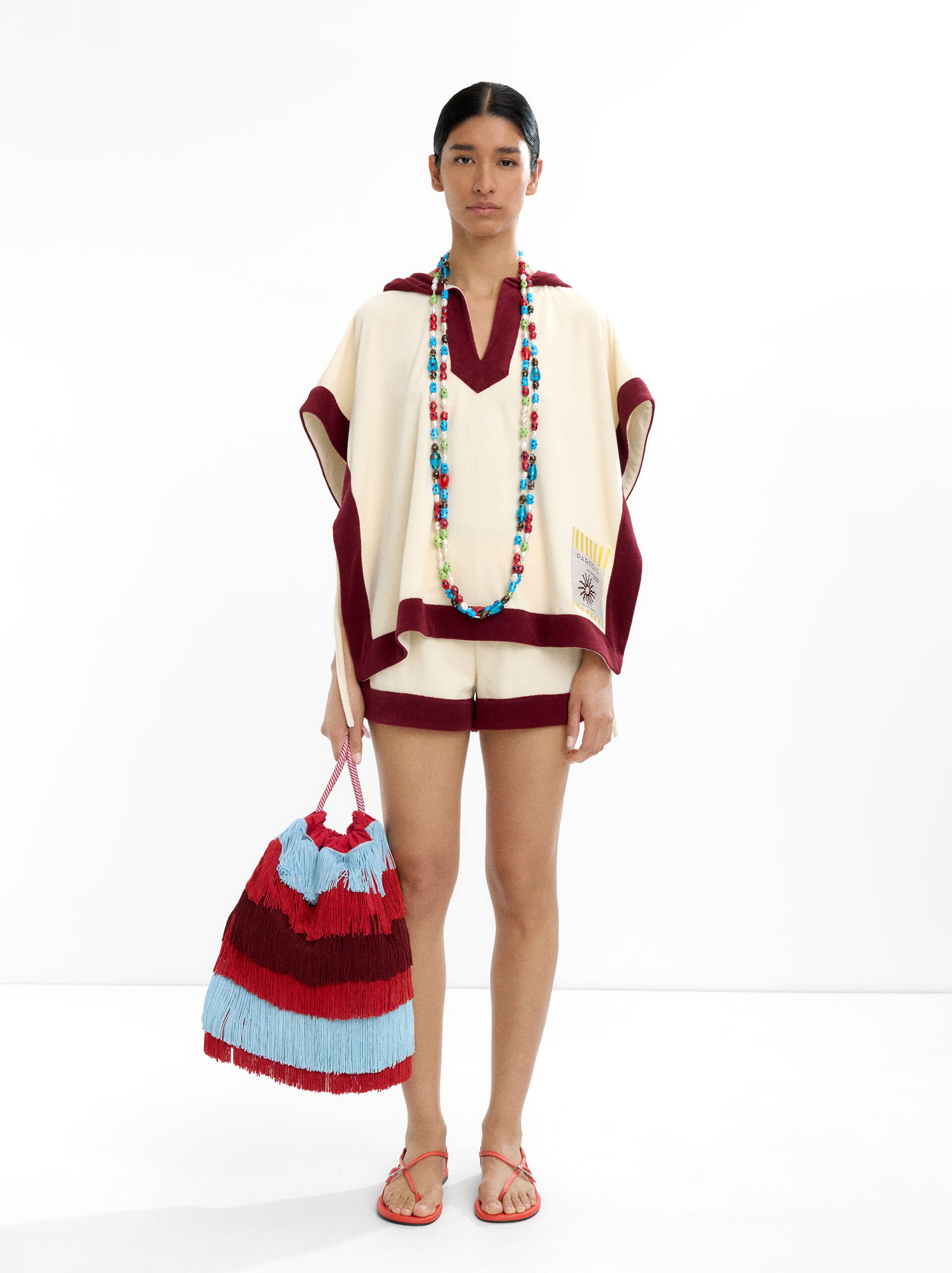 Conjunto poncho y shorts, , hi-res image number 0.0