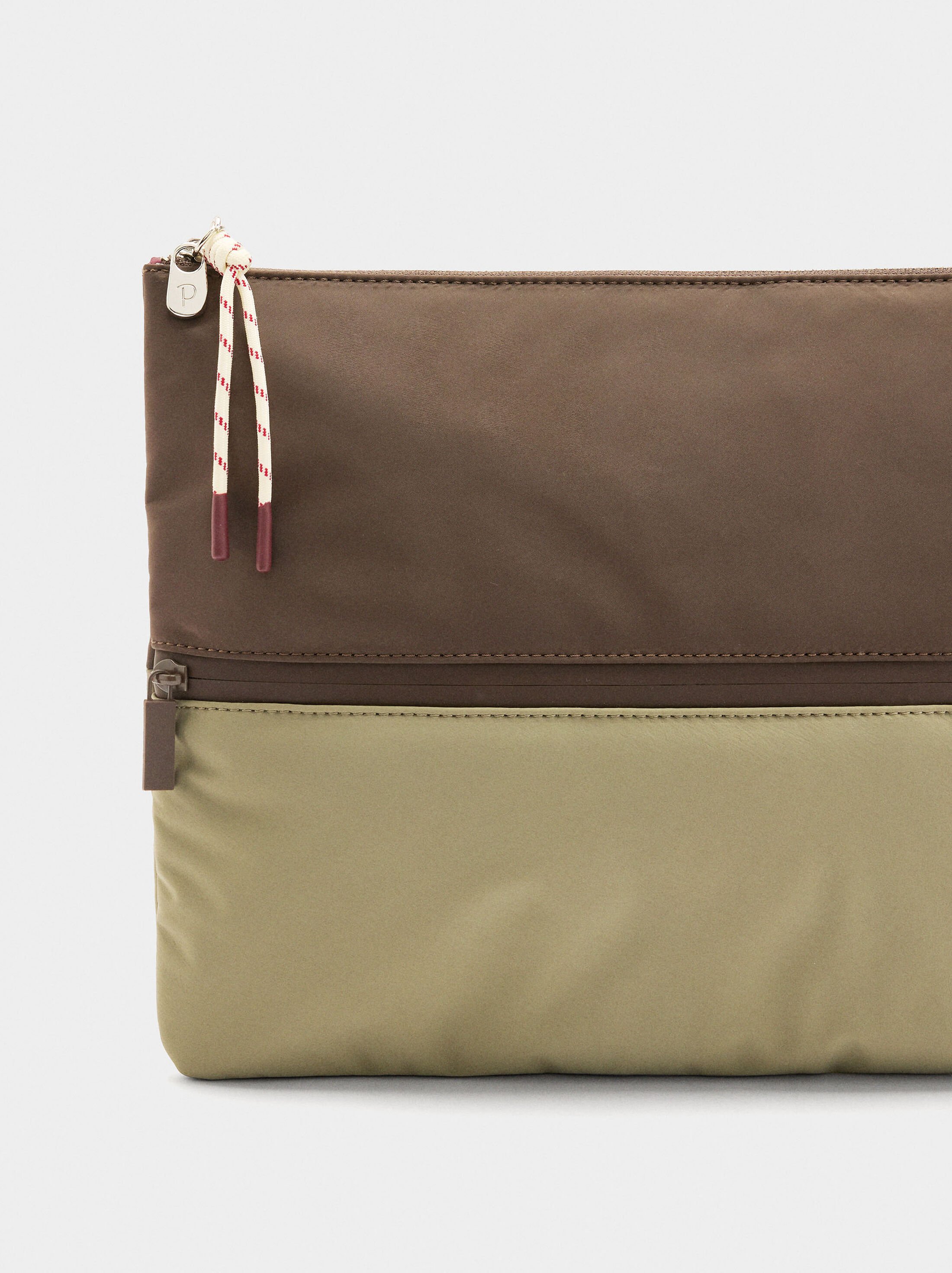 Nylon laptop cover with charm 13" image number 1.0