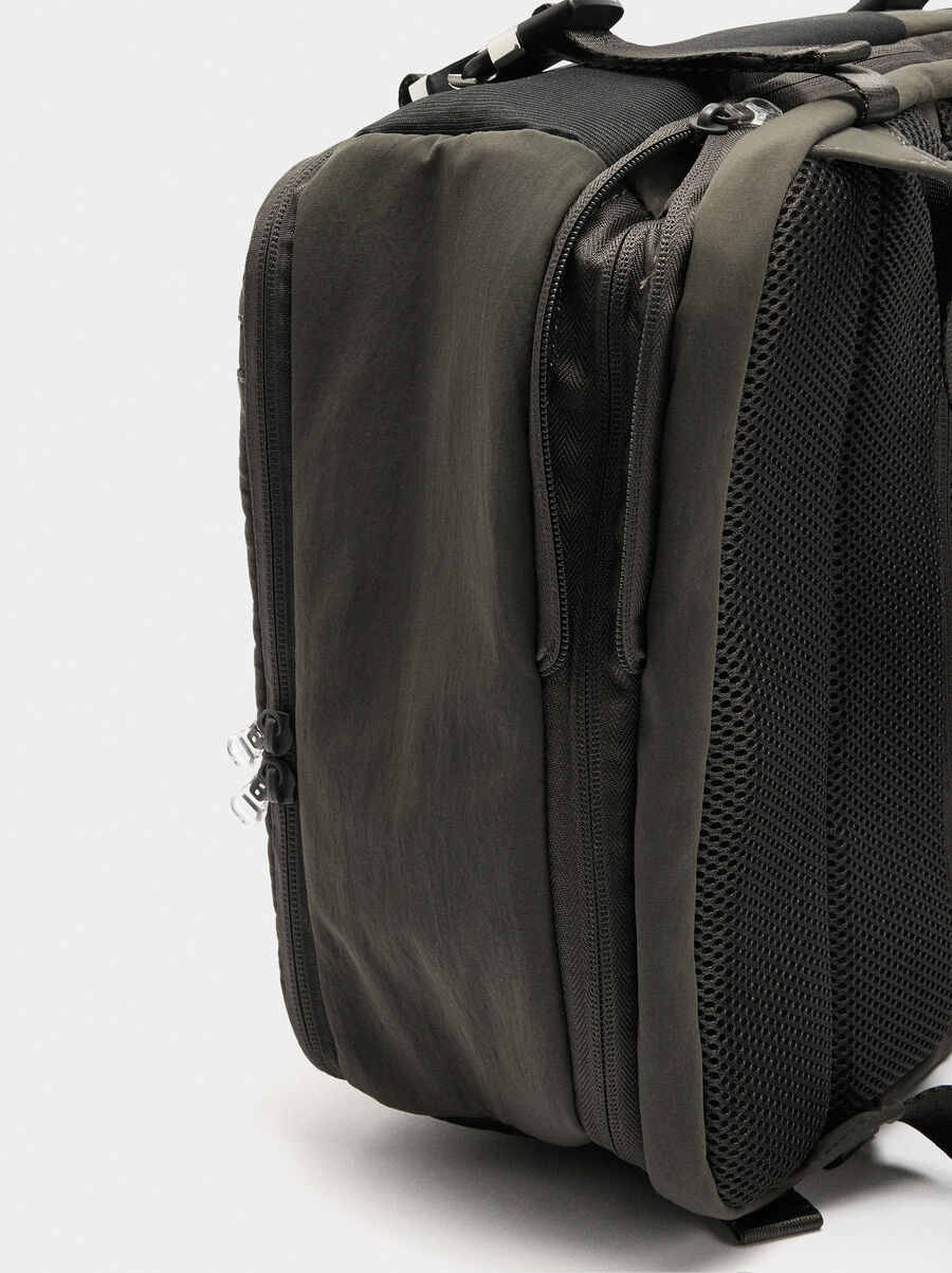 Expandable nylon cabin backpack