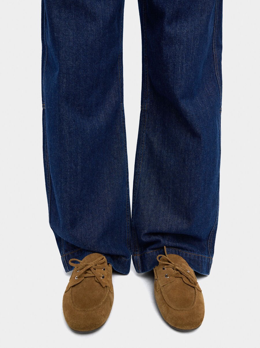 Leather moccasins with laces