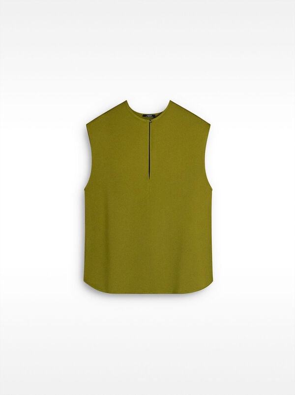 Plain top with button