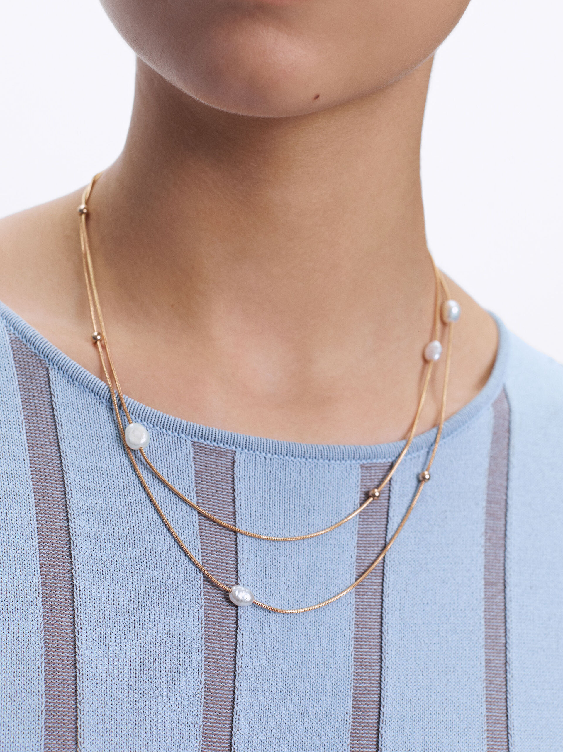 Set of necklaces with pearls image number 1.0