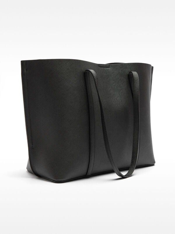 Shopper bag with pendant