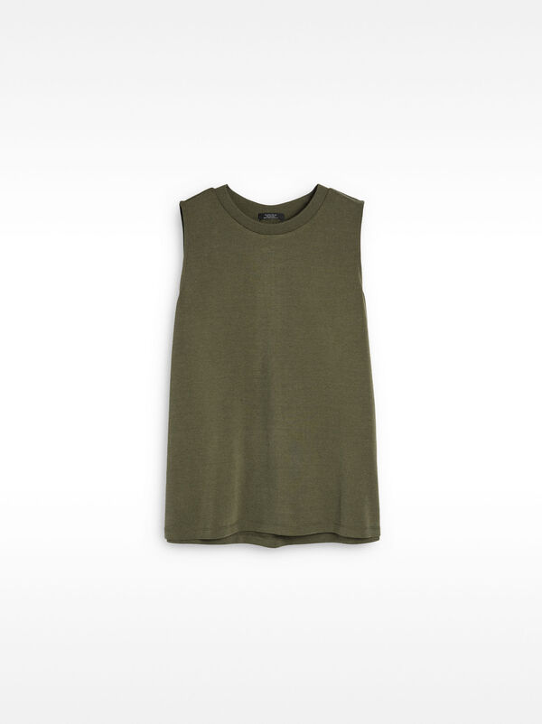 Plain top with pleat