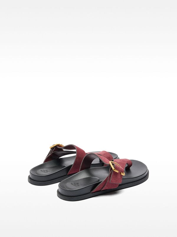 Leather sandals with straps and buckle