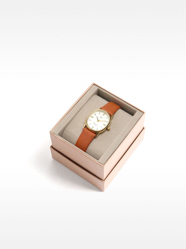 Oval watch with textured strap