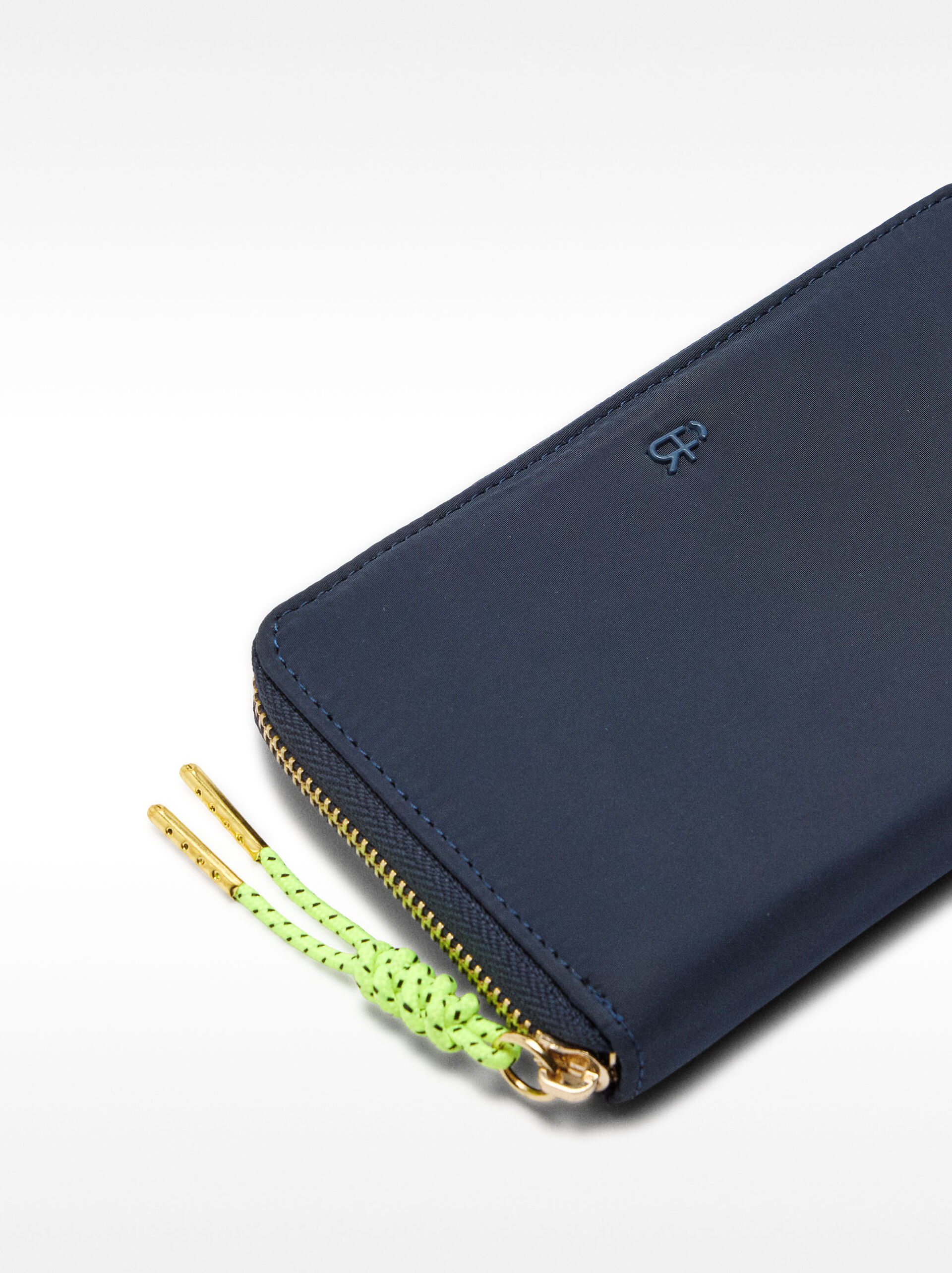 Nylon wallet with zipper image number 1.0