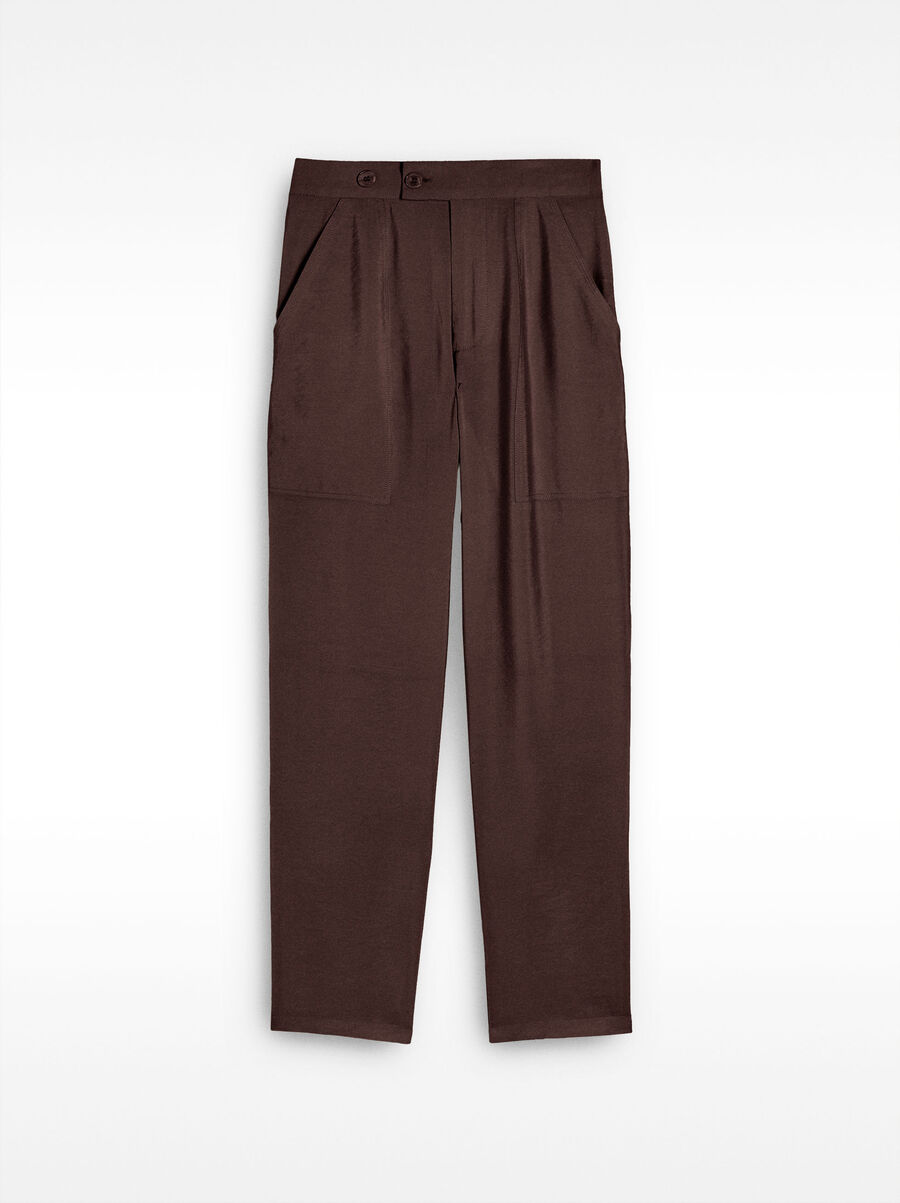 Cargo trousers with marked stitching
