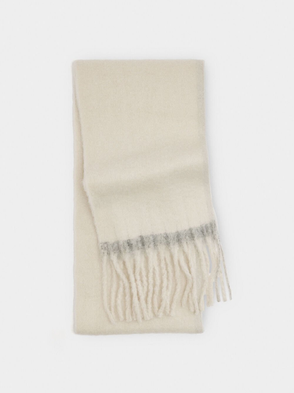 Scarf made of wool blend with fringes