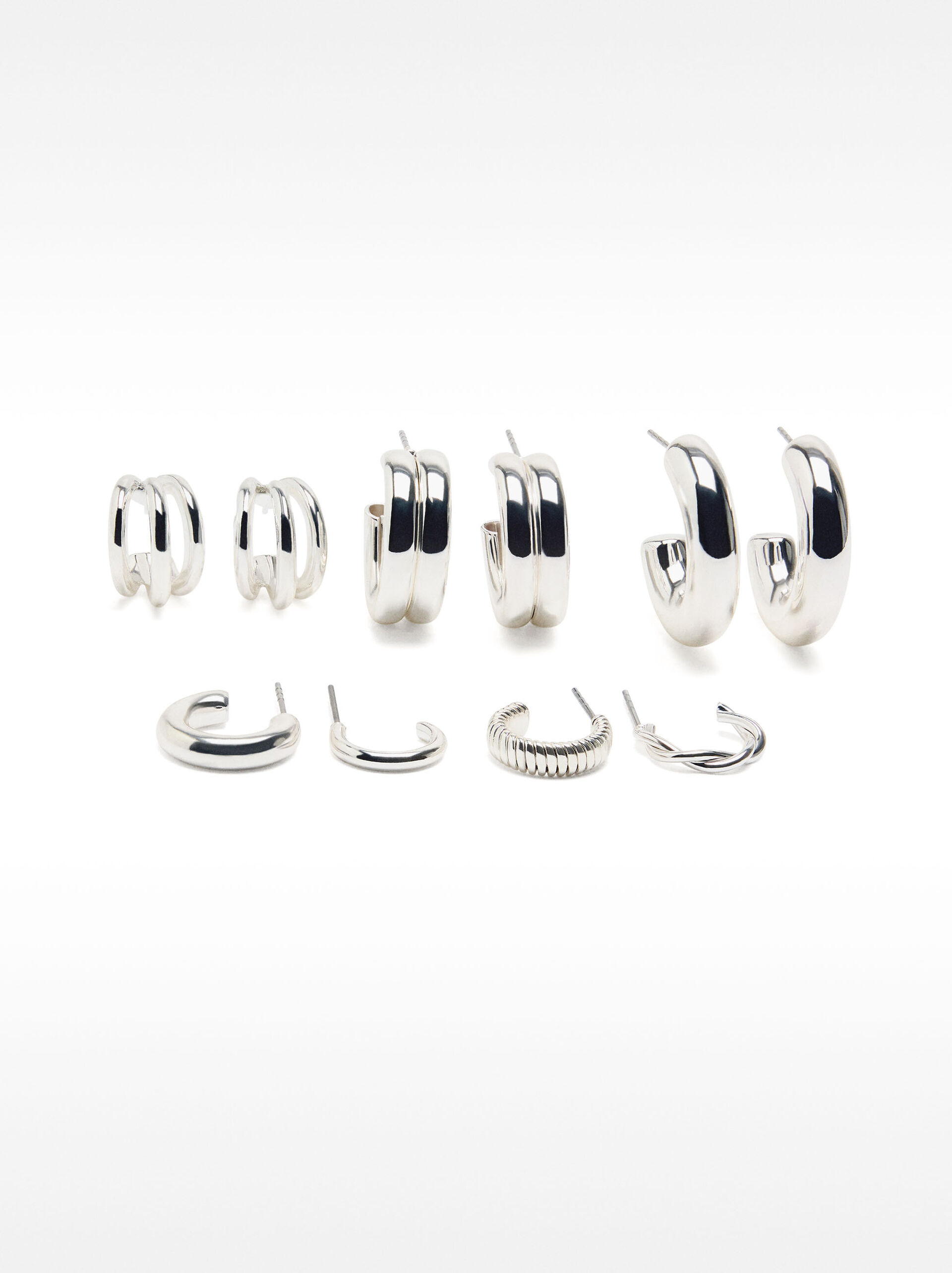Set with open hoop earrings image number 0.0