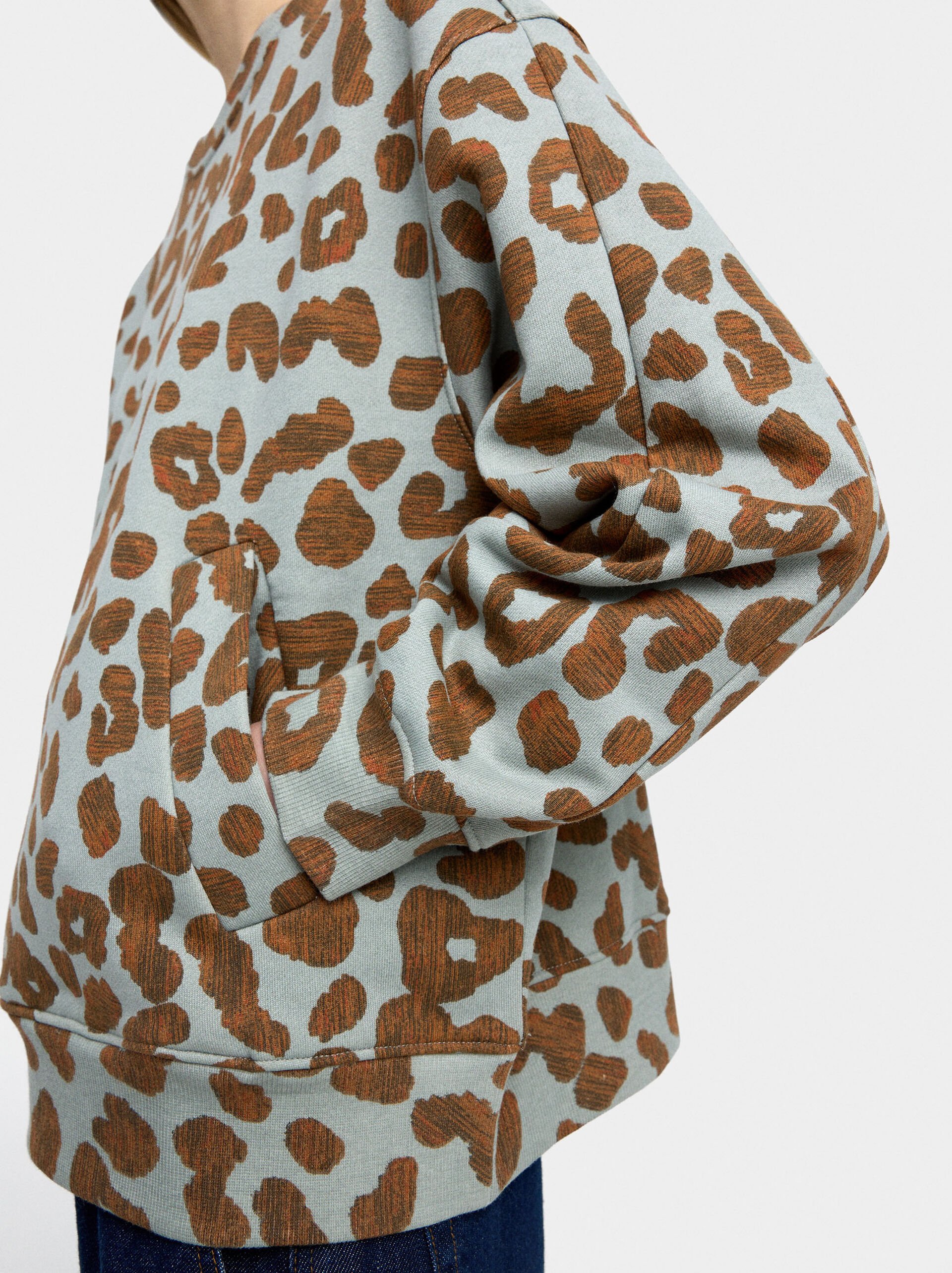 Sweatshirt mit Animal-Print image number 2.0