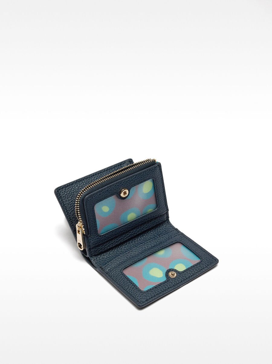 Basic textured wallet