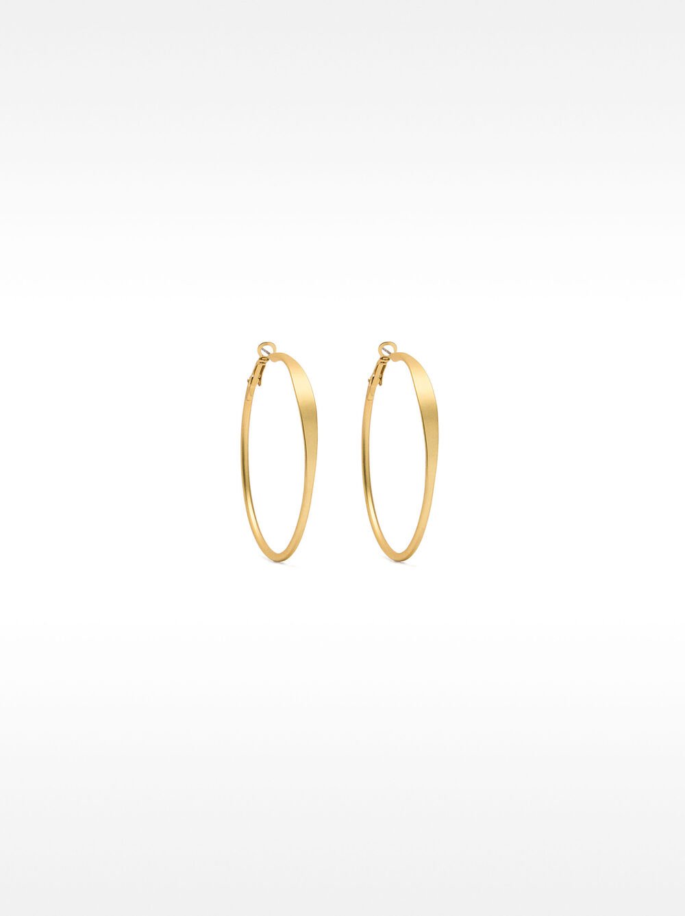 Basic medium hoop earrings