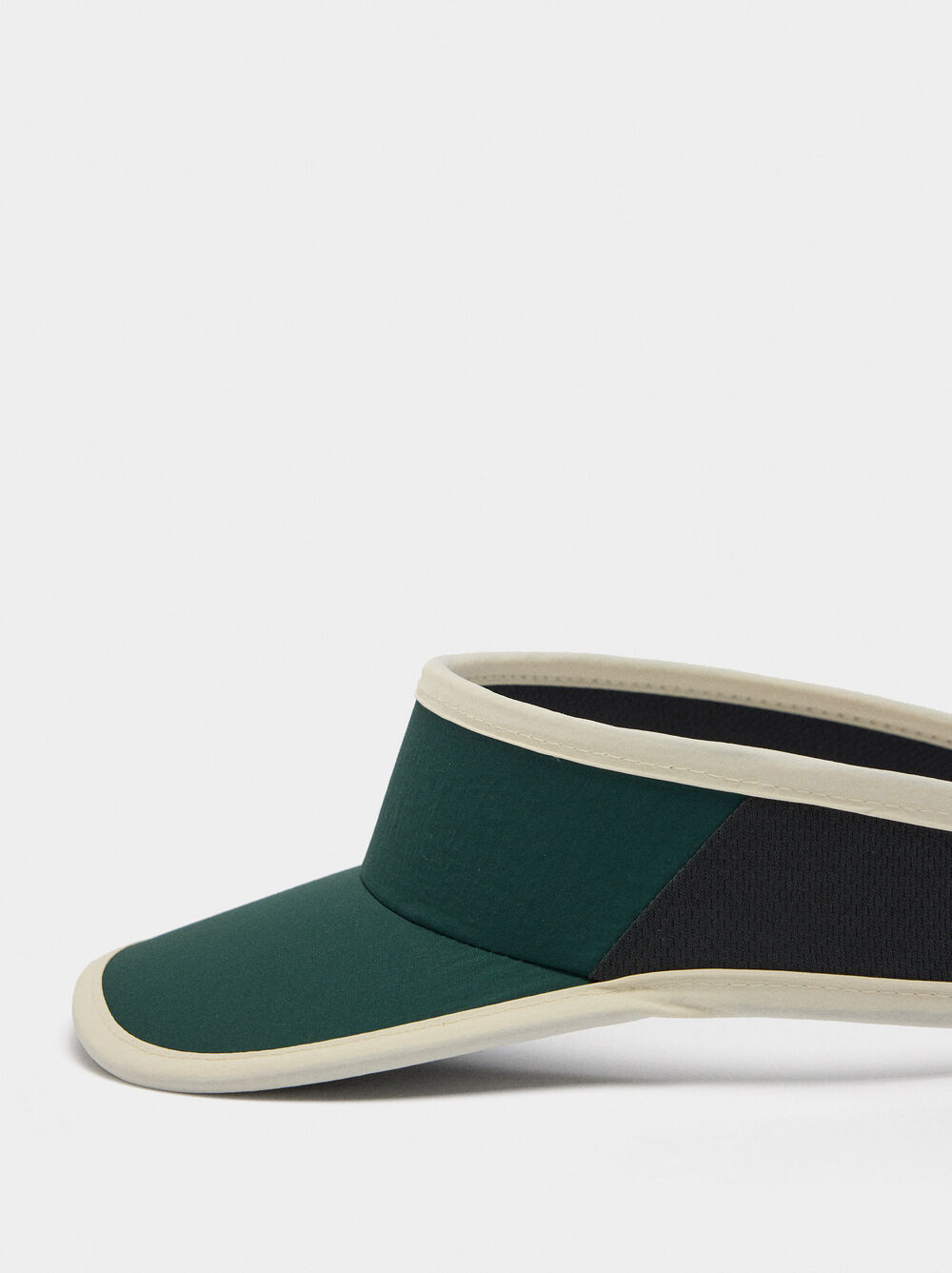 Nylon visor with contrast piping