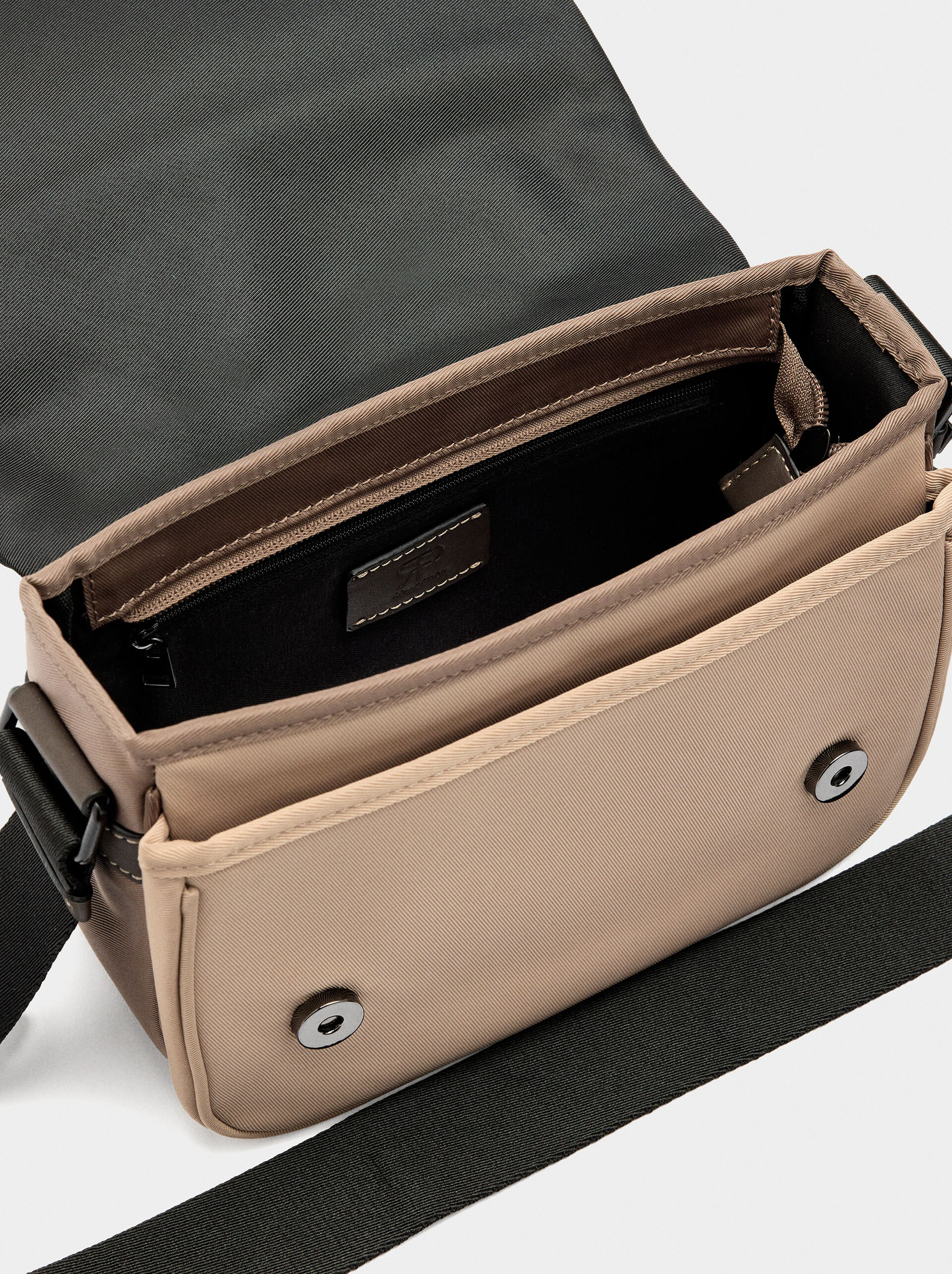 Bolso bandolera color block de nylon image number 4.0