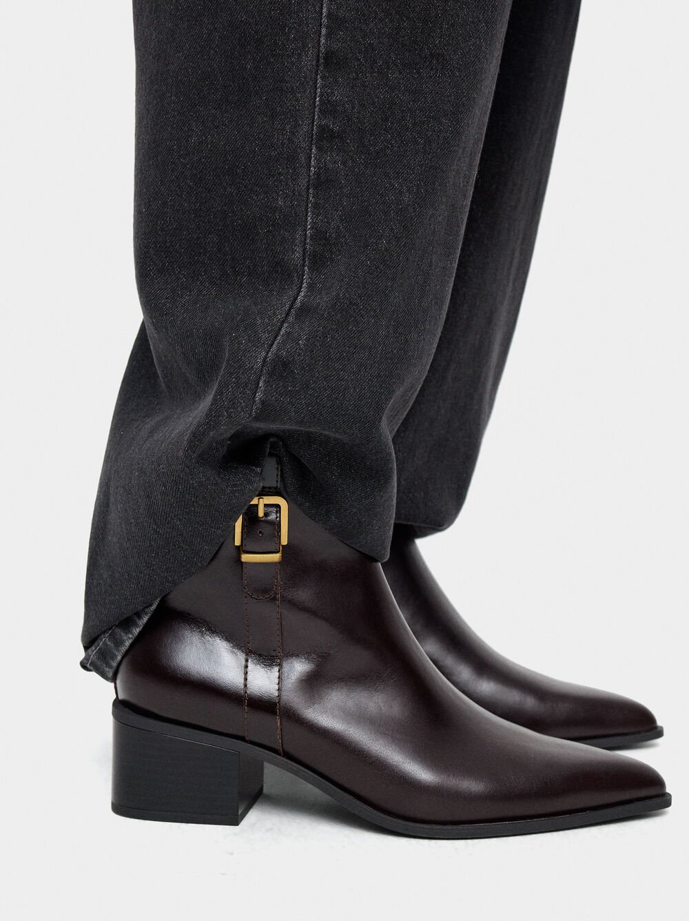 Leather ankle boots with buckle