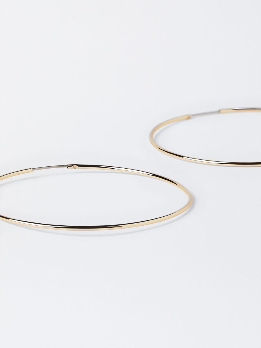 Basic medium hoop earrings