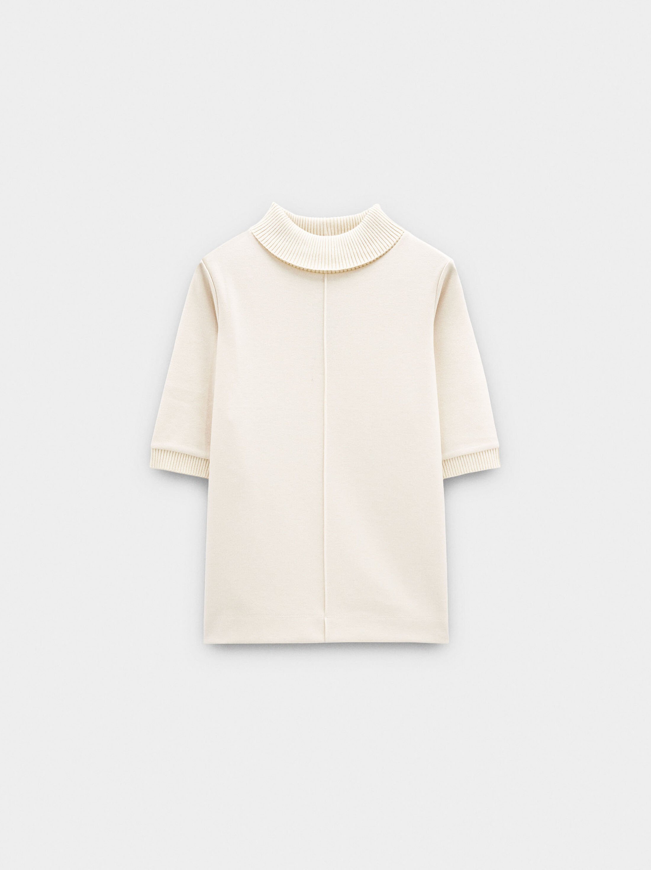 T-shirt with high neck image number 5.0