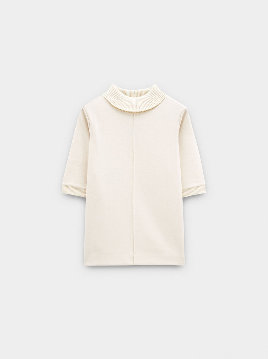 T-shirt with high neck