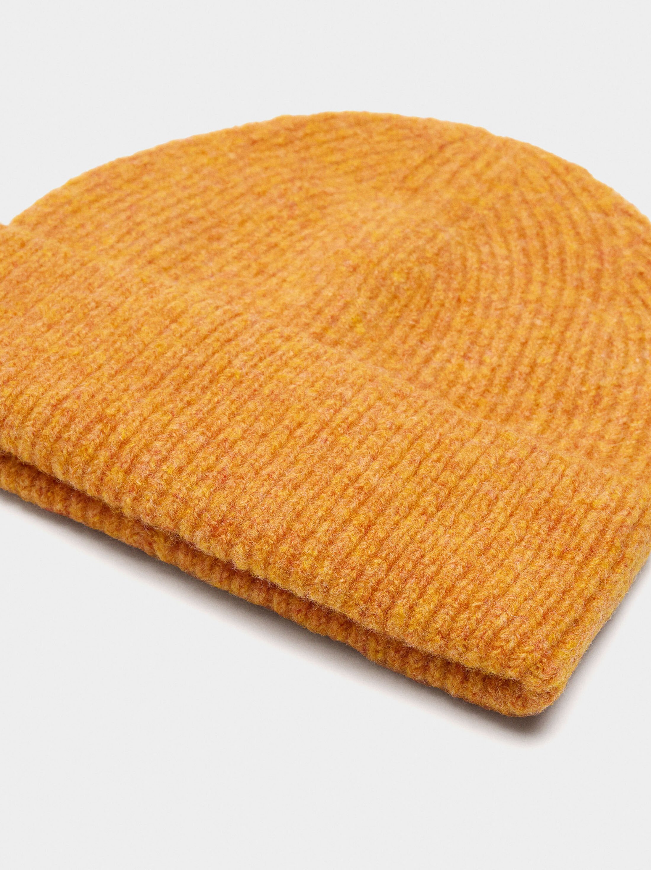 Gorro acanalat amb puny image number 1.0