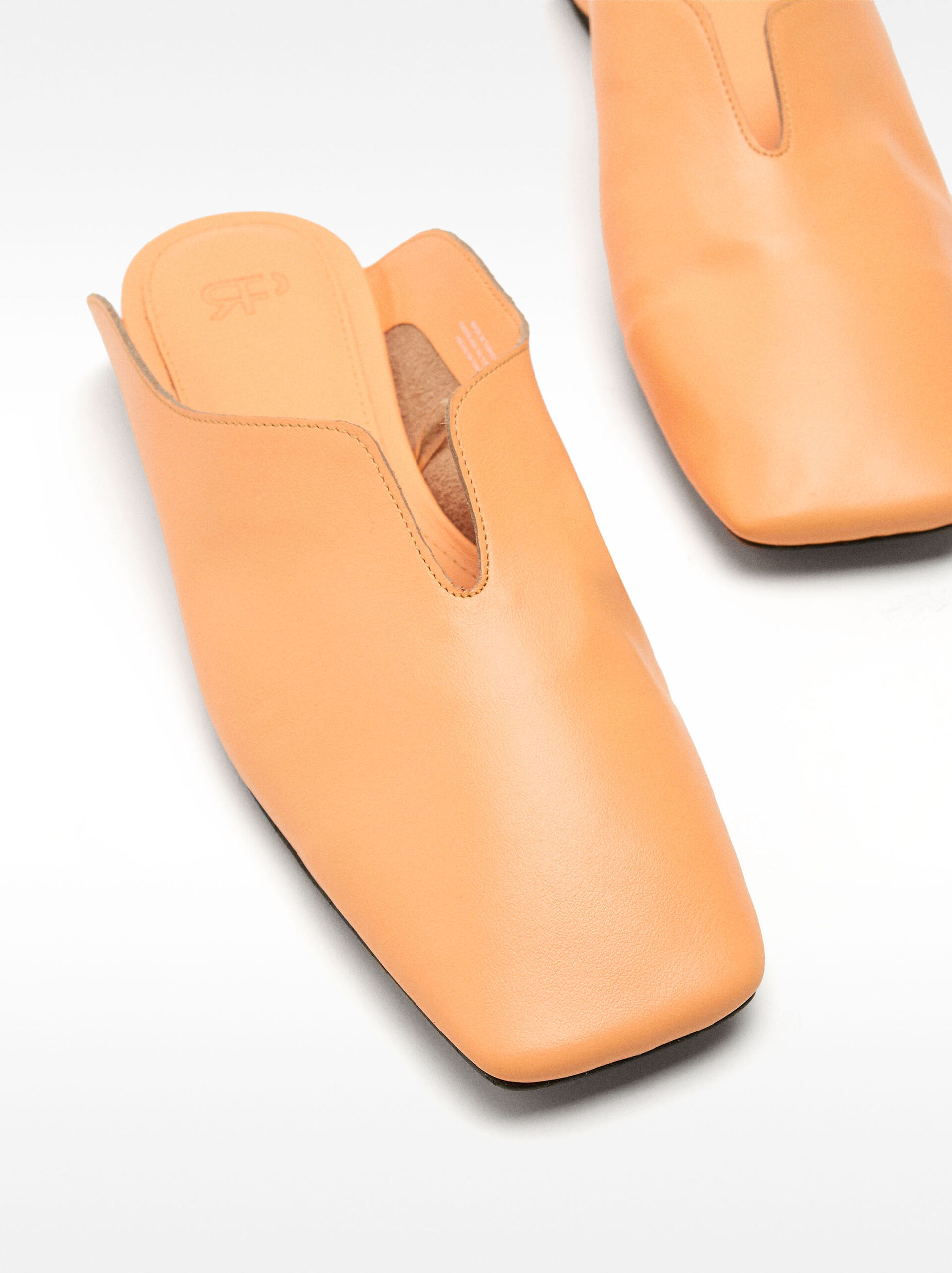 Flat leather slingback shoes image number 5.0