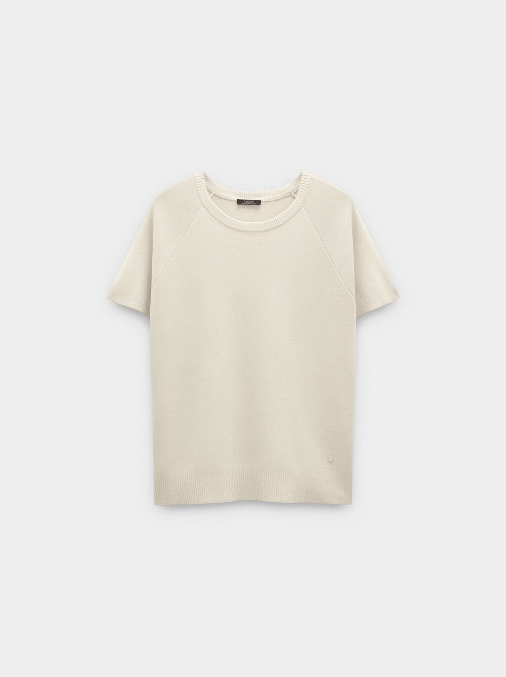 Short-sleeved knit top