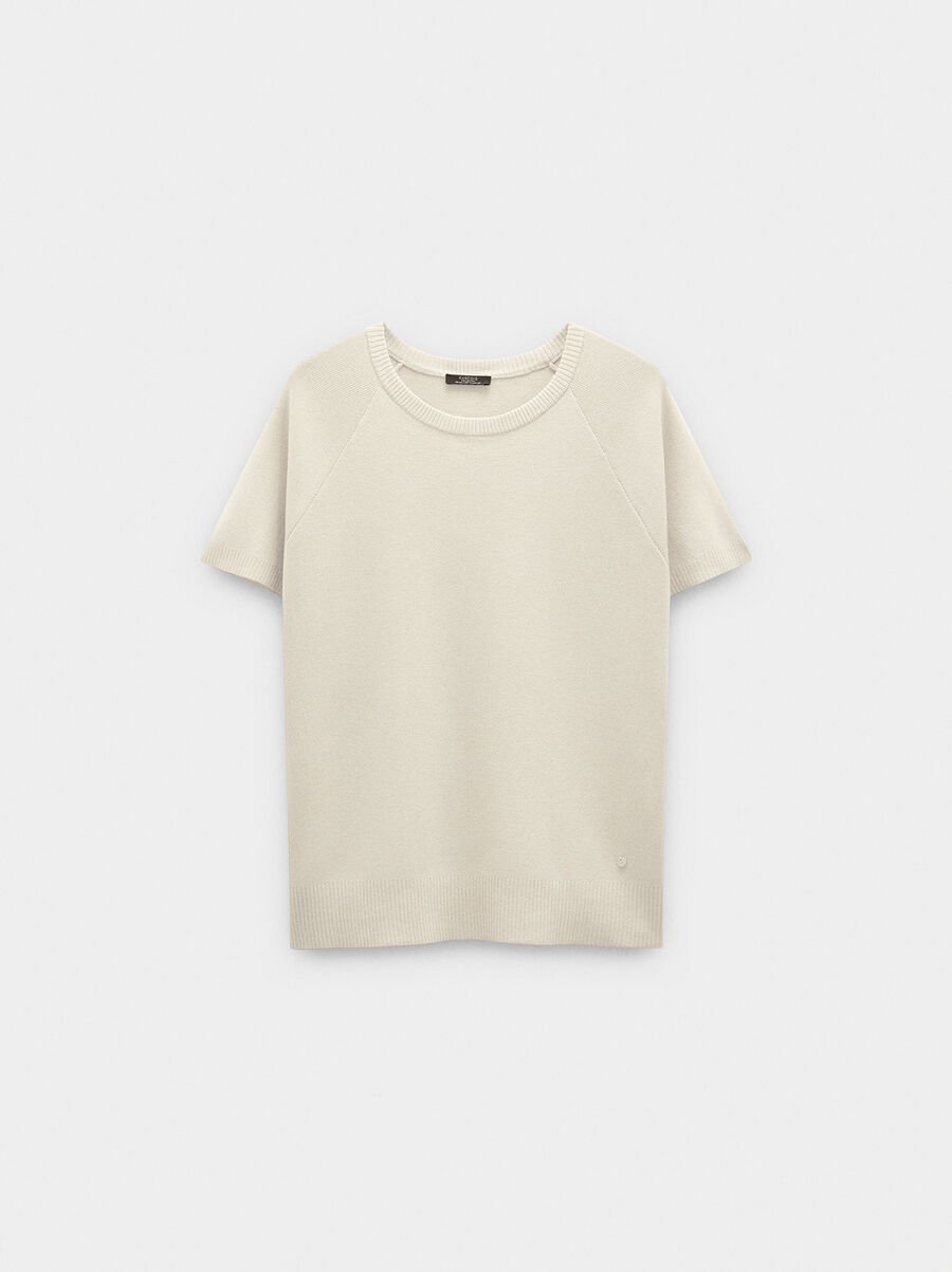 Short-sleeved knit top