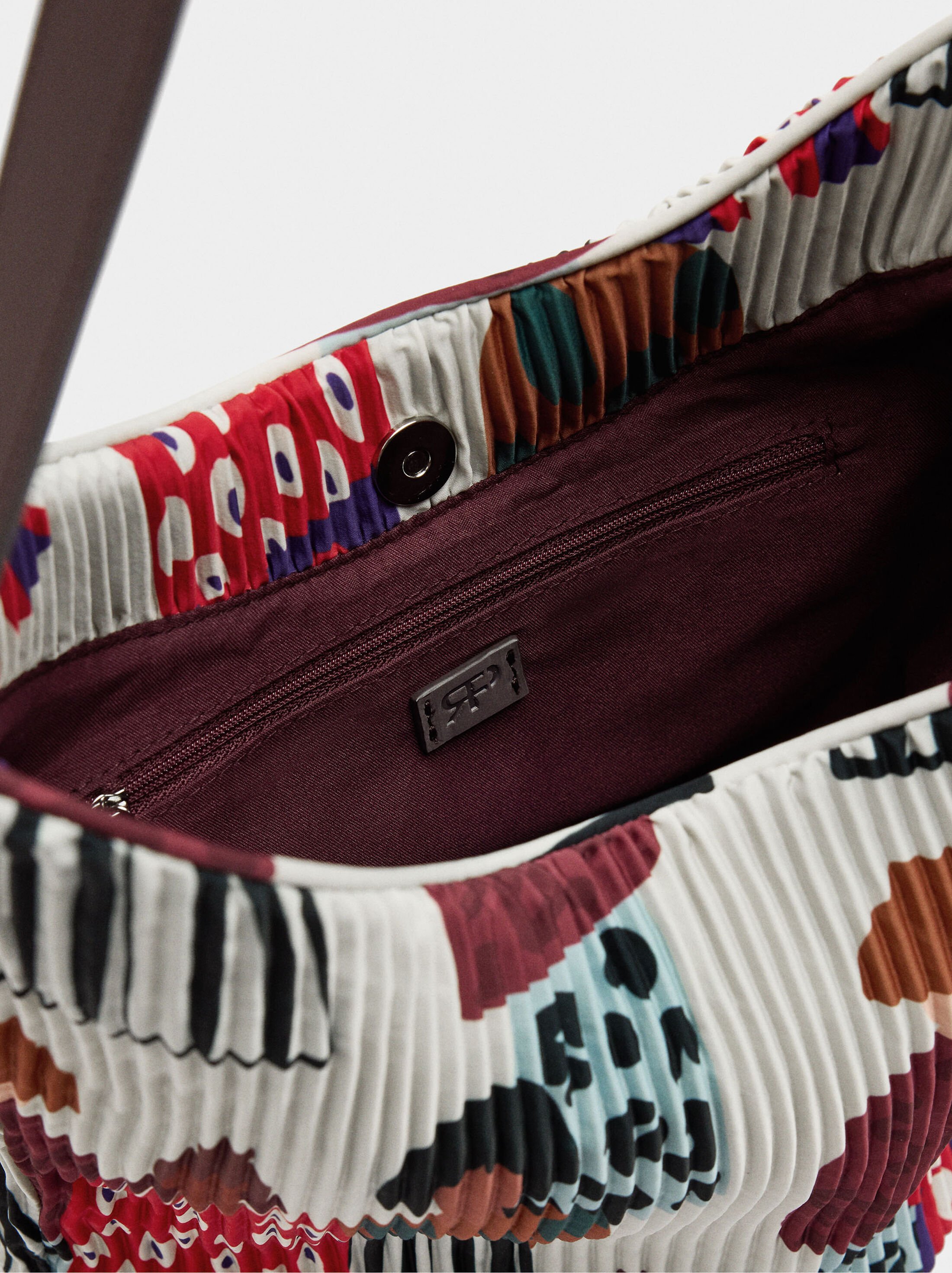 Nylon shoulder bag with inner pouch image number 5.0