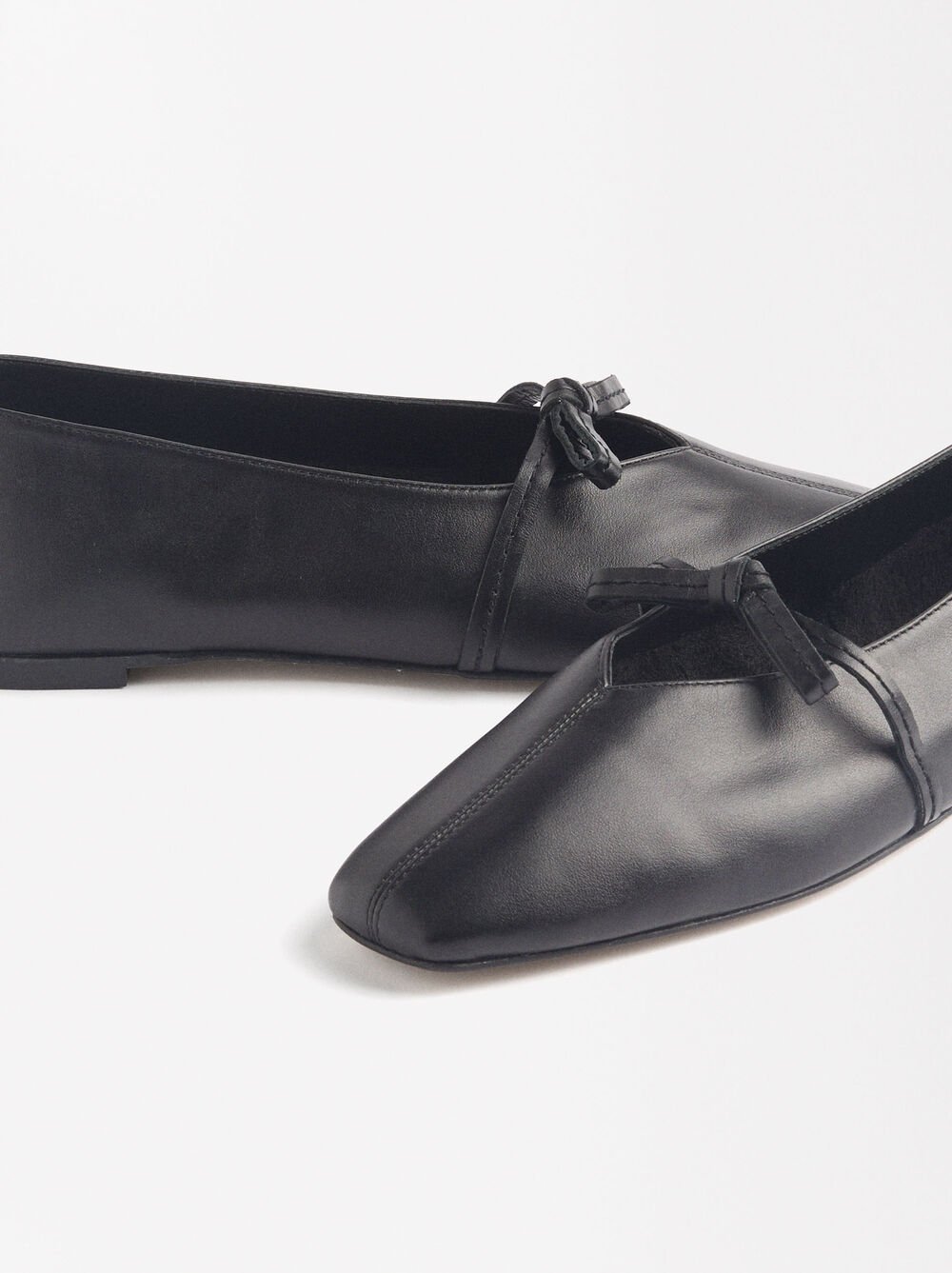 Leather ballet flats with bow