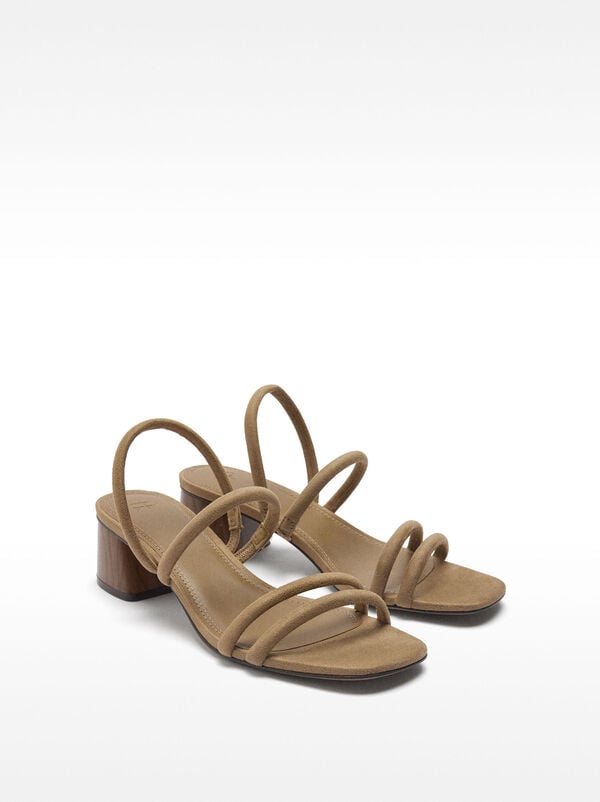 Wide heel sandals with straps