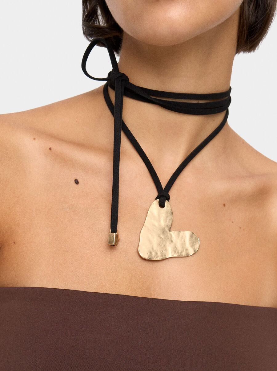 Necklace with heart pendant