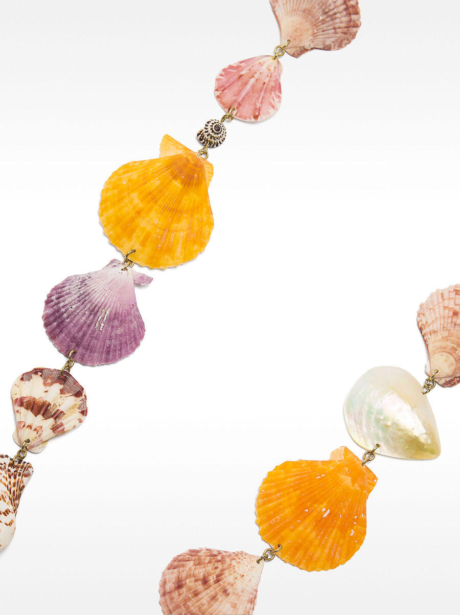 Long necklace with shells