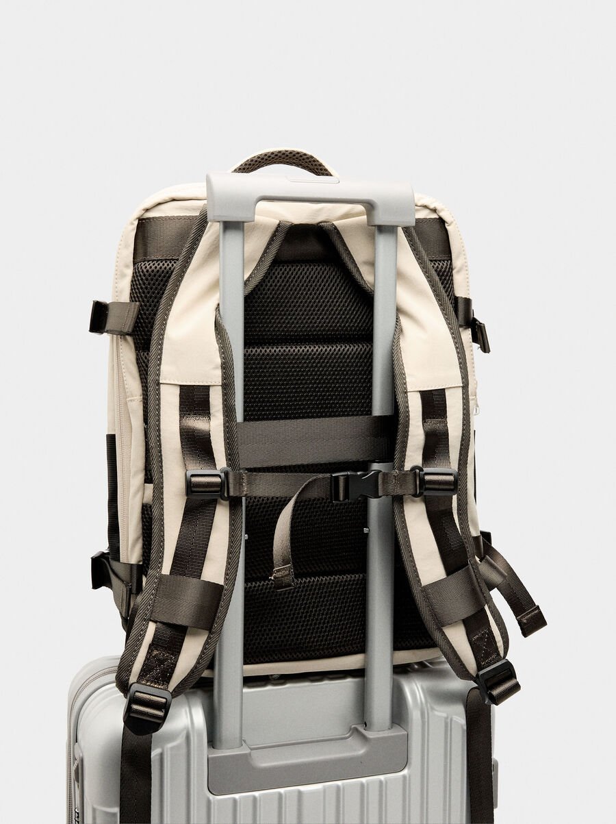 Expandable nylon cabin backpack