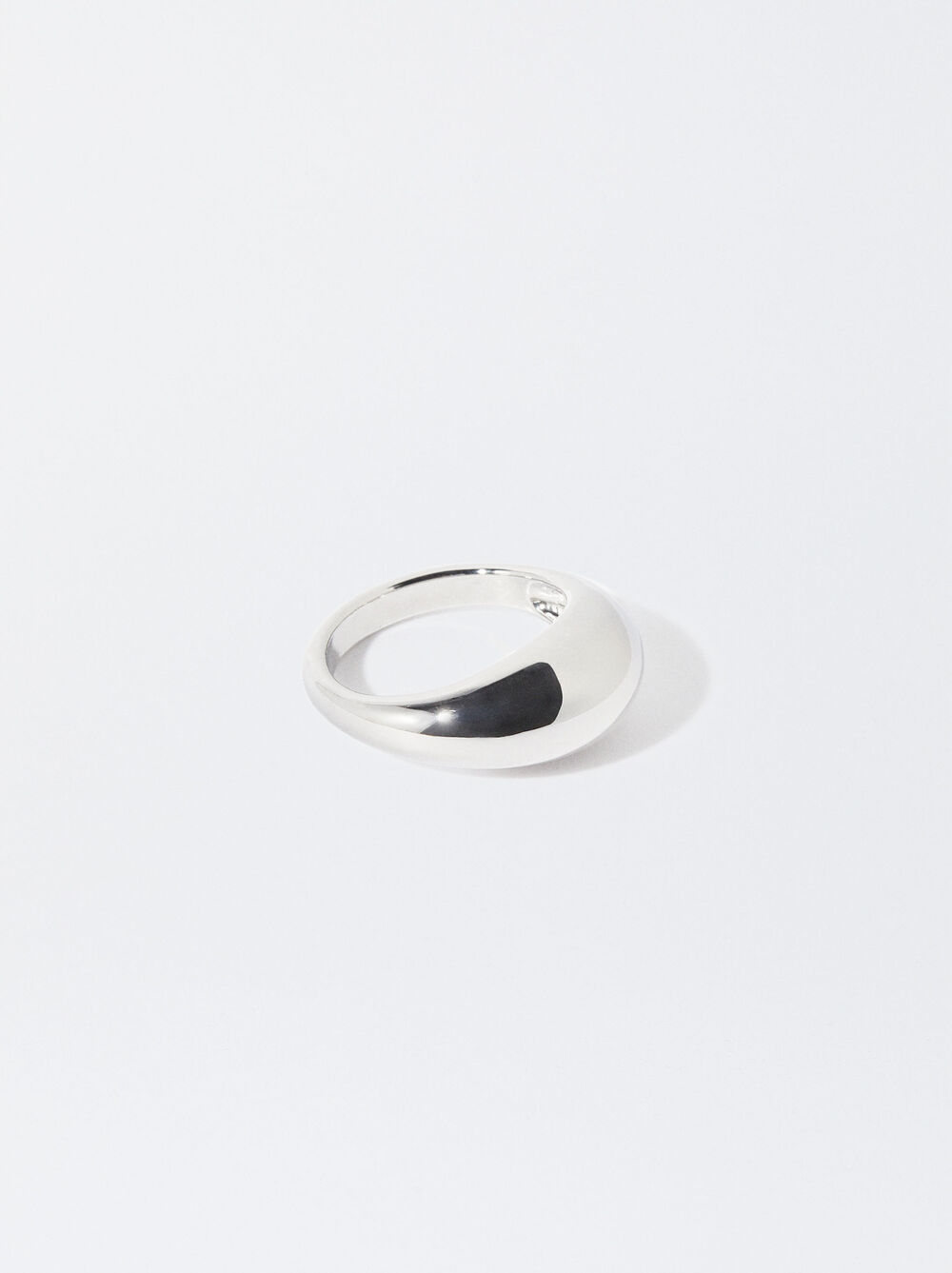 Silberfarbener Ring