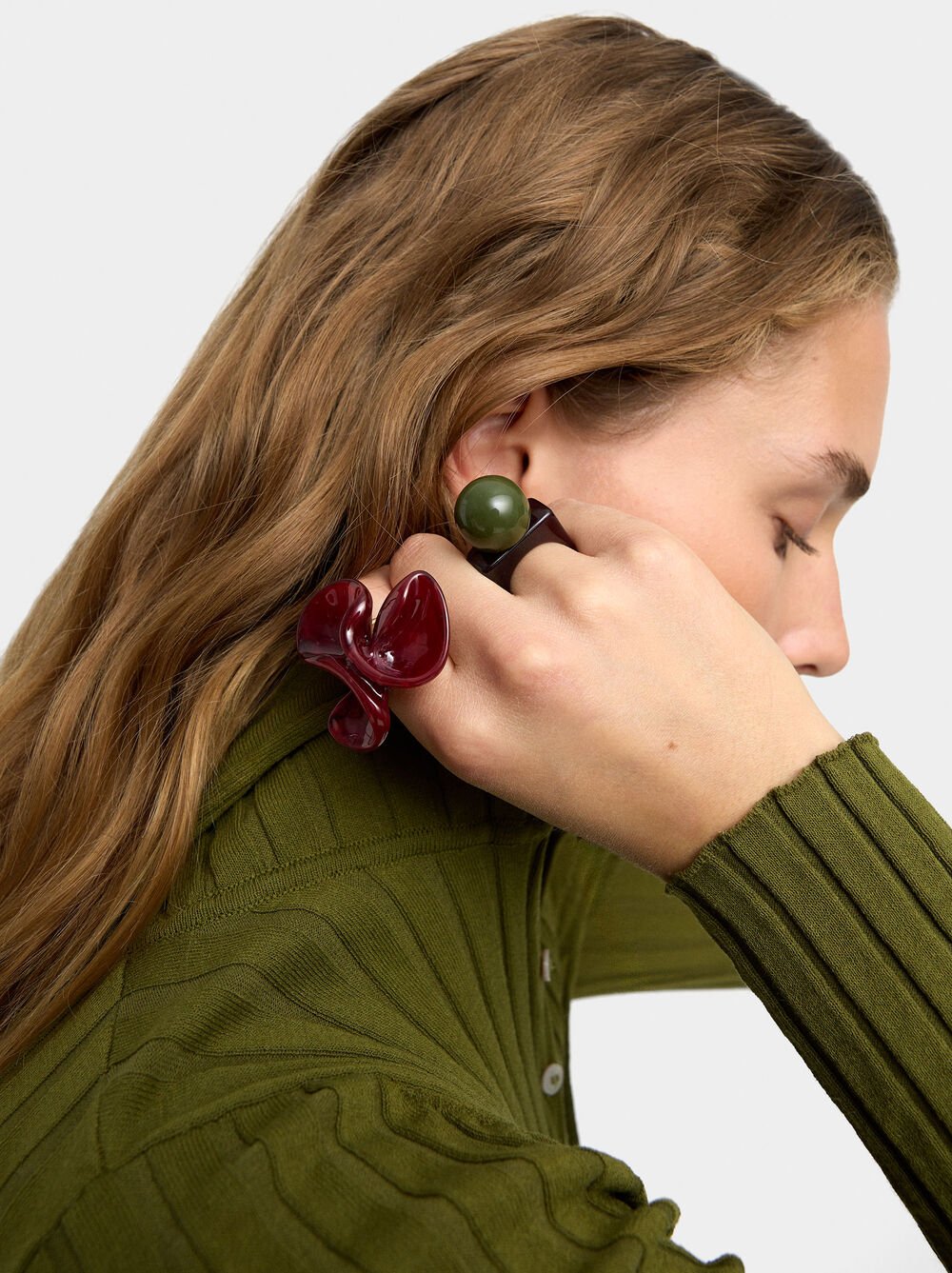 Ring mit Blume aus Harz