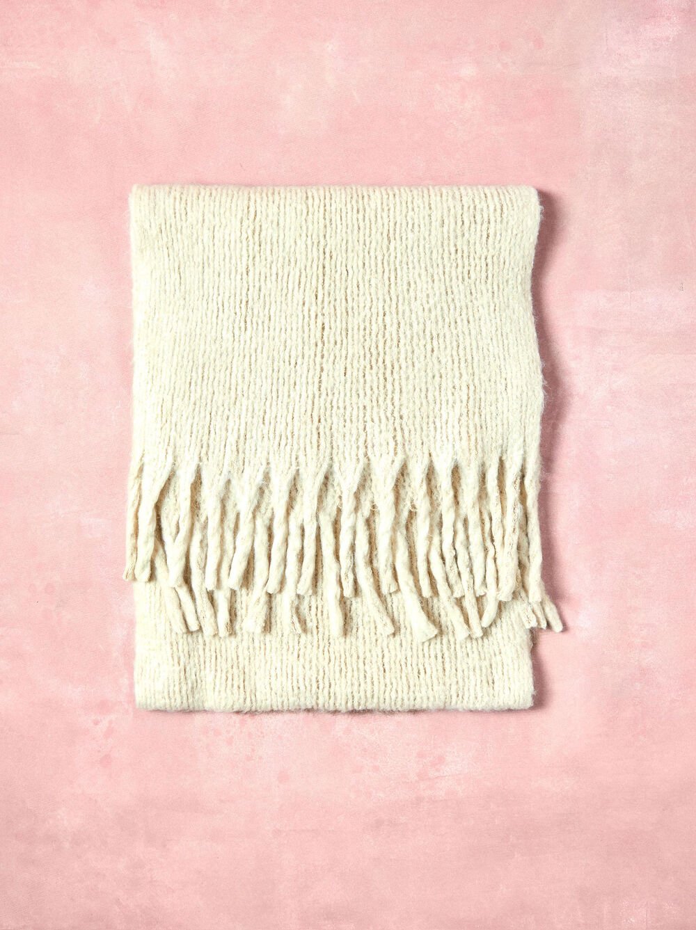 Scarf with fringes