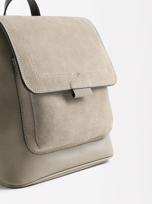 Backpack with Leather Multifunction Straps