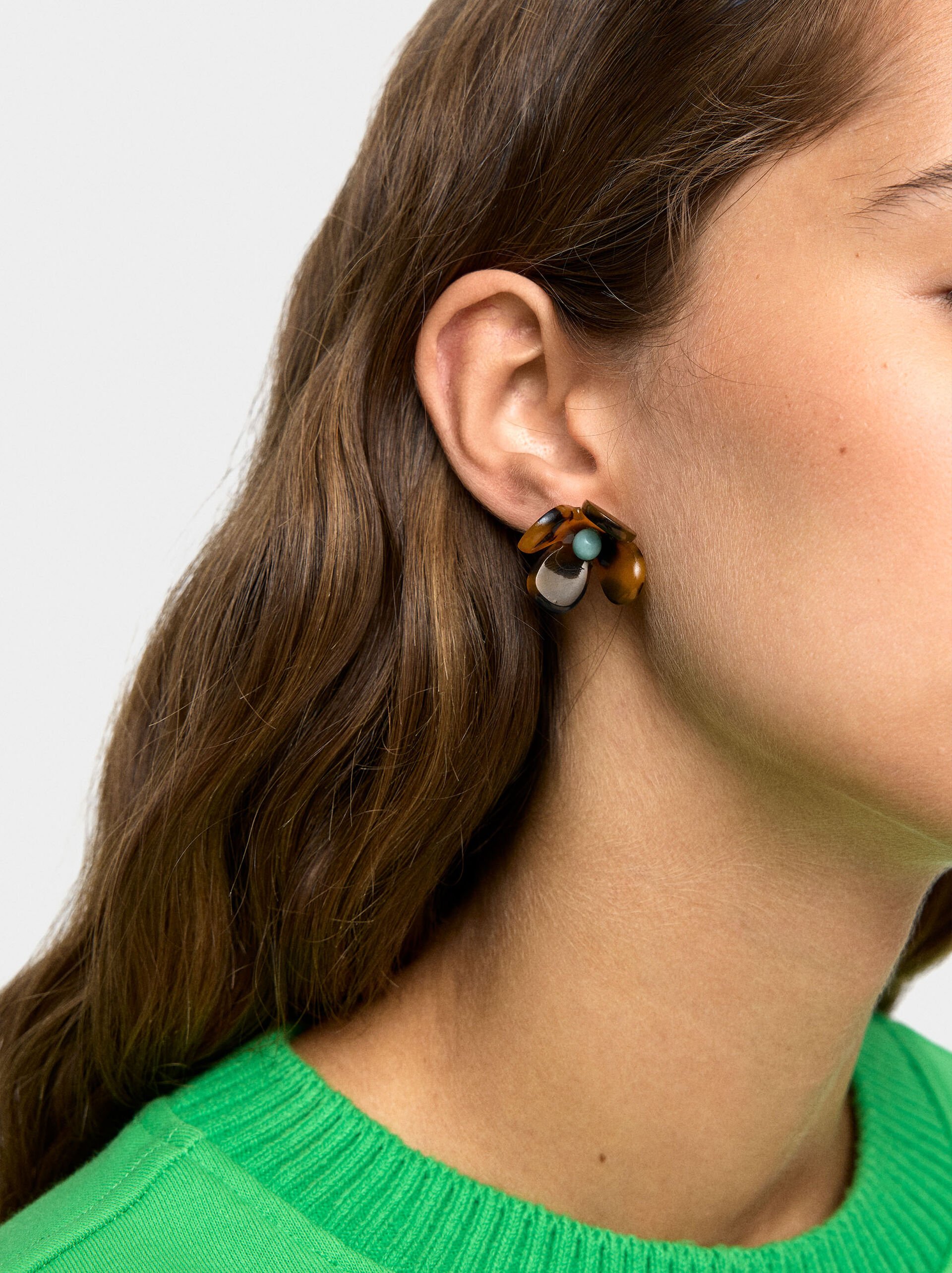 Flower earrings with tortoiseshell effect image number 1.0
