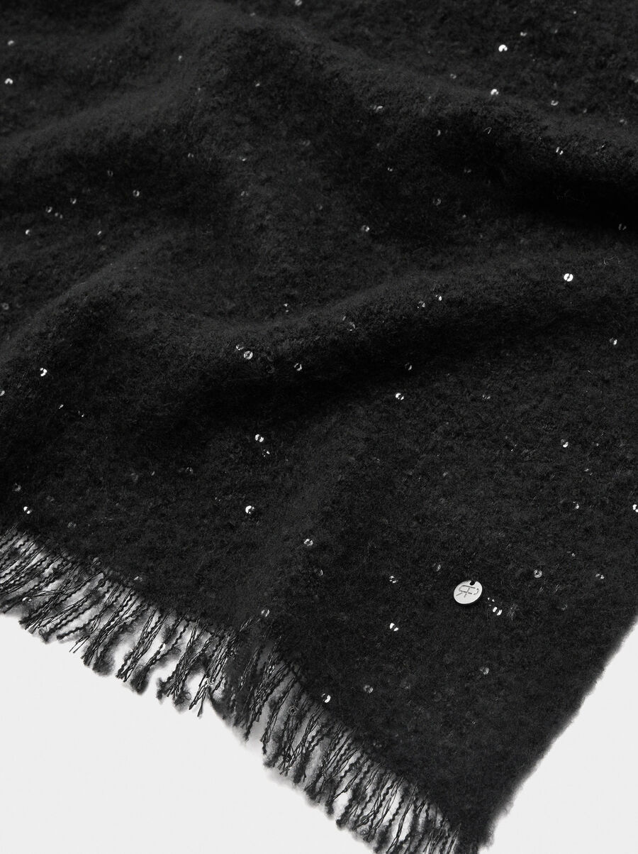 Scarf with sequins and fringes